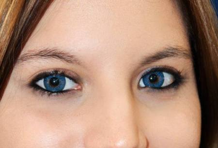 blue contact lenses