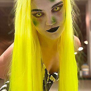yellow zombie gothika